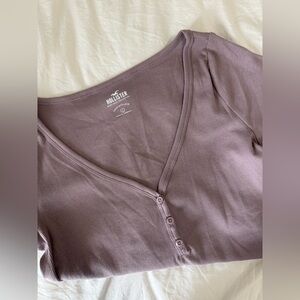 Hollister vneck tee